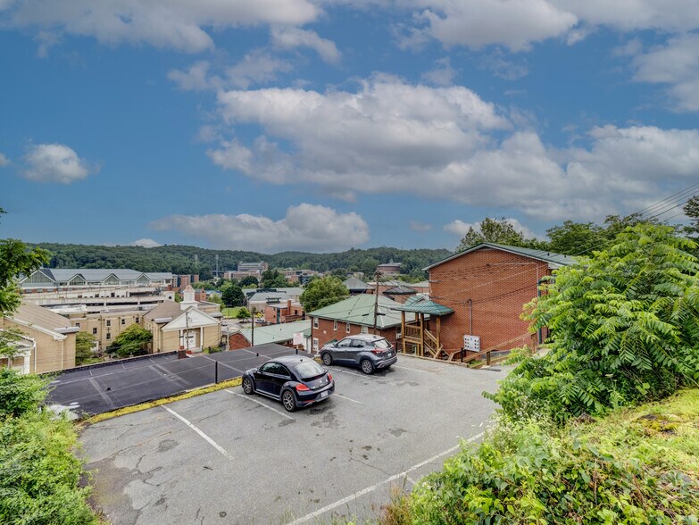 More Photos Of 271 Wallace Cir, Boone Apartments For Sale