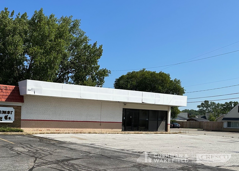 Primary Photo Of 36391 Vine St, Willoughby Convenience Store For Sale