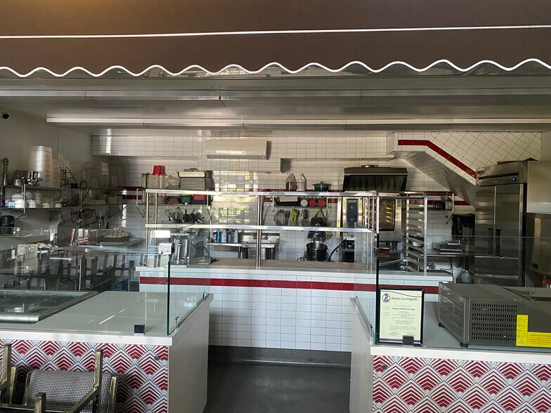 More Photos Of 945 S Boyle Ave, Los Angeles Restaurant For Lease