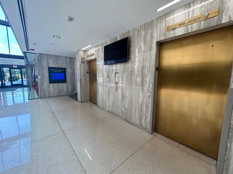 More Photos Of 1300 Higgins Rd, Park Ridge Office For Sale