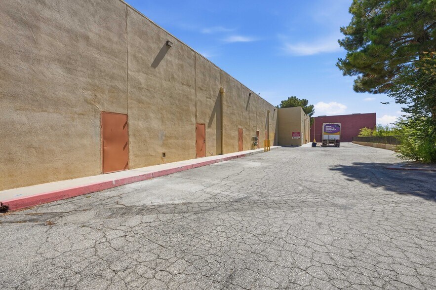 More Photos Of 2140 E Palmdale Blvd, Palmdale Unknown For Lease