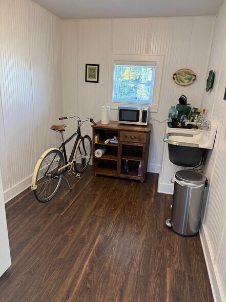 More Photos Of 904 W Lamar Alexander Pky, Maryville Office For Lease