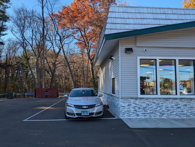 Primary Photo Of 1301 Blue Hills Ave, Bloomfield Restaurant For Lease