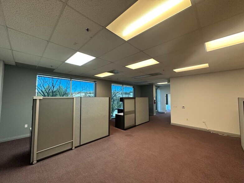 More Photos Of 28298 Constellation Rd, Valencia Warehouse For Lease