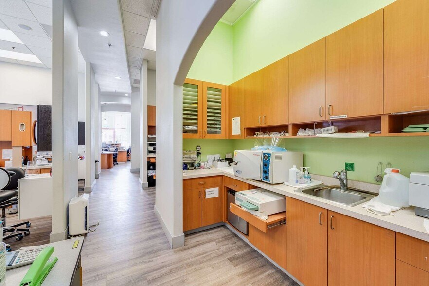 More Photos Of 15401 Hesperian Blvd, San Leandro Unknown For Lease