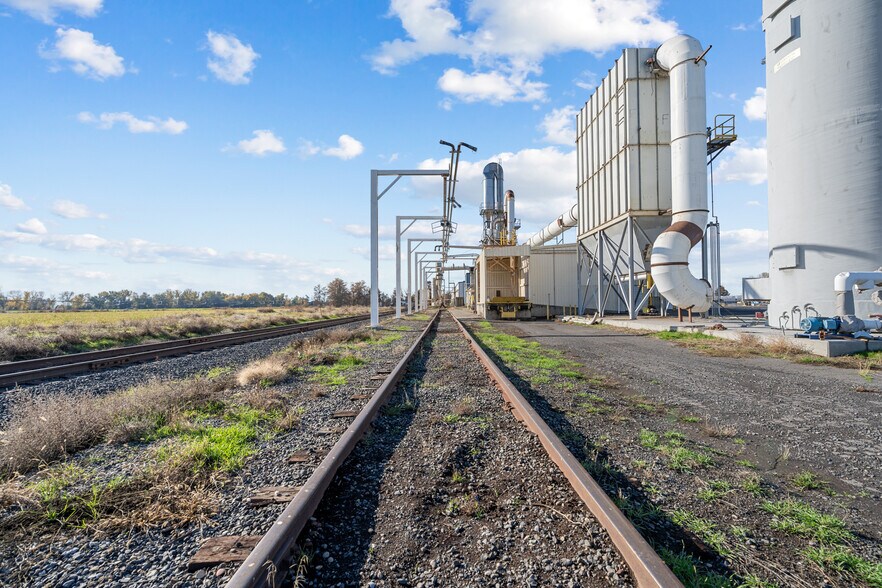 More Photos Of 405 Hoosier, Stanfield Food Processing For Lease