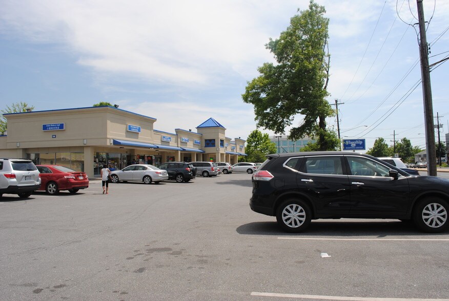 More Photos Of 751-763 Hungerford Dr, Rockville General Retail For Lease