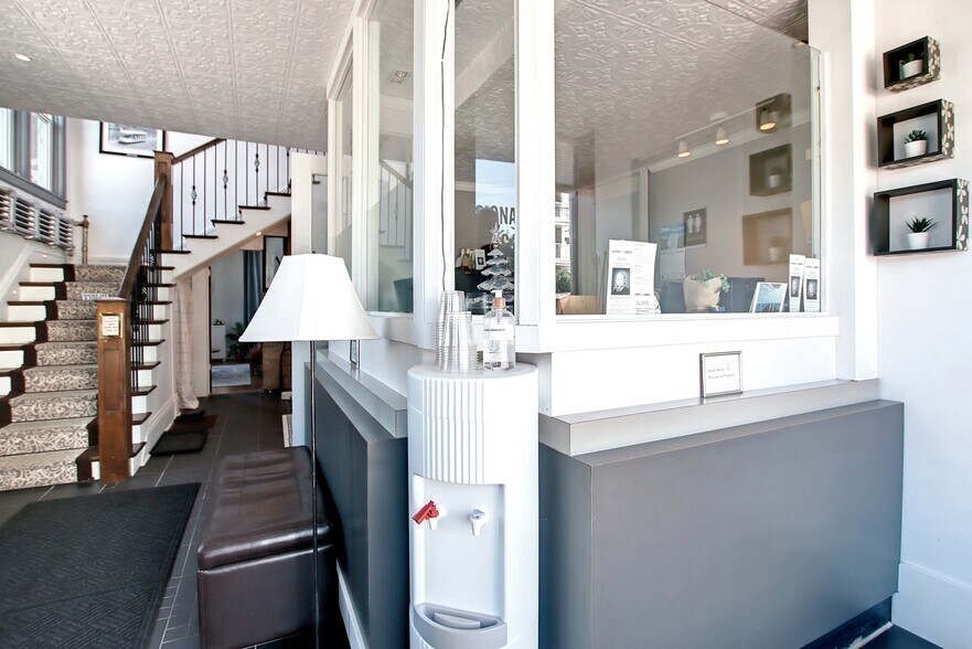 More Photos Of 1909 17th Ave SW, Calgary Office For Sale