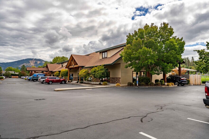 More Photos Of 1879 Williams Hwy, Grants Pass Medical For Sale