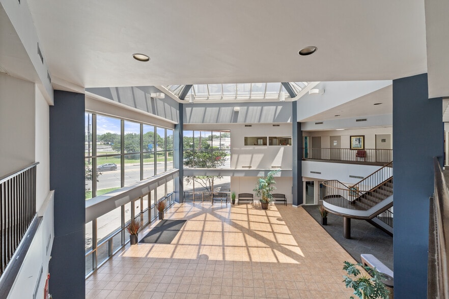 More Photos Of 2020 Babcock Rd, San Antonio Medical For Lease
