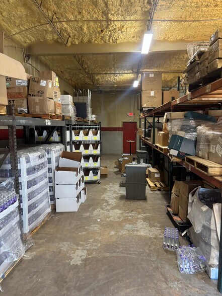 More Photos Of 2612 W Waggoman St, Fort Worth Office For Sale