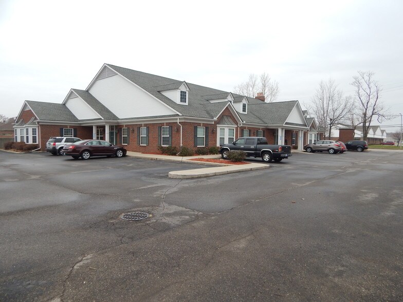 More Photos Of 2104 E Eleven Mile Rd, Warren Office For Lease