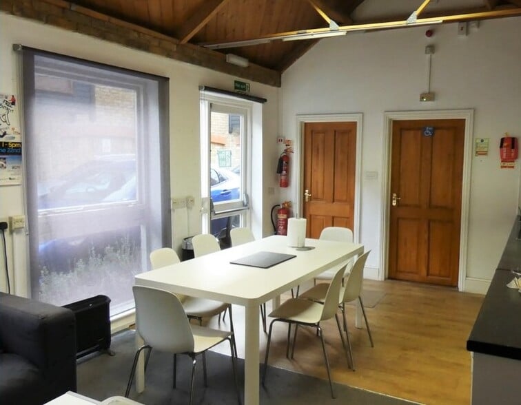 More Photos Of 37 Half Acre, Brentford Office Residential For Lease