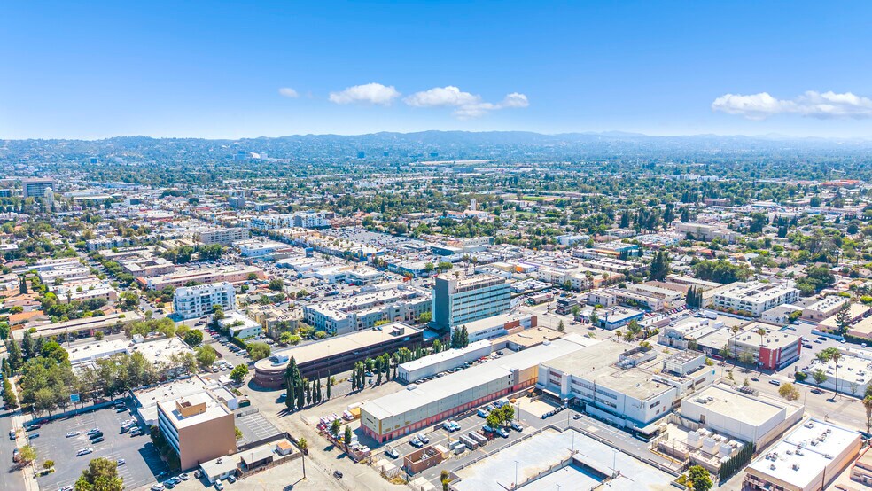 More Photos Of 6856 Van Nuys Blvd, Van Nuys Freestanding For Sale