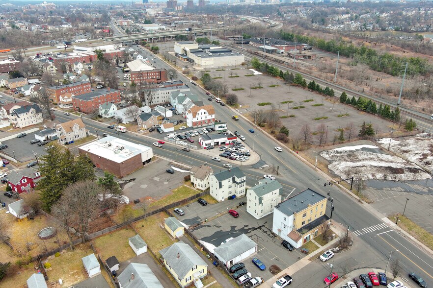 More Photos Of 385 New Park Ave, Hartford Auto Repair For Sale