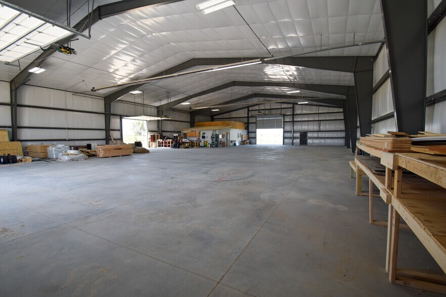 More Photos Of 823 Center Ave, Curtis Warehouse For Lease