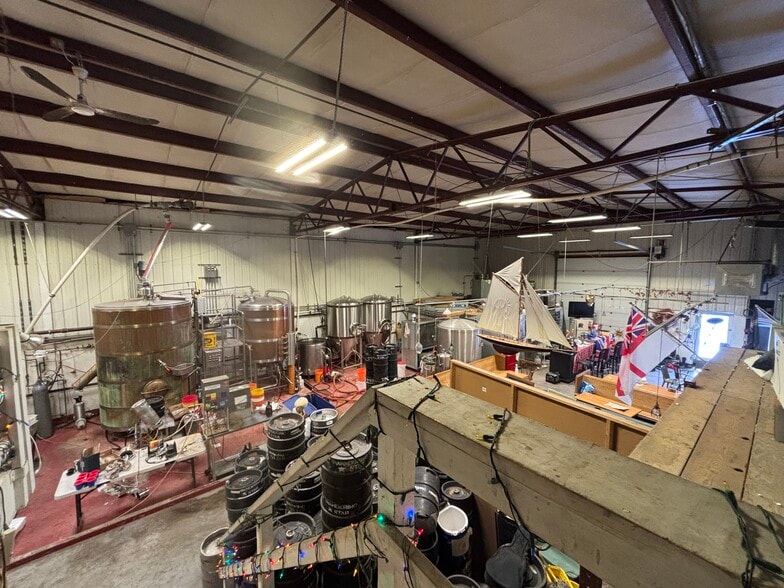 More Photos Of 11 Gifford St, Pittsfield Warehouse For Sale