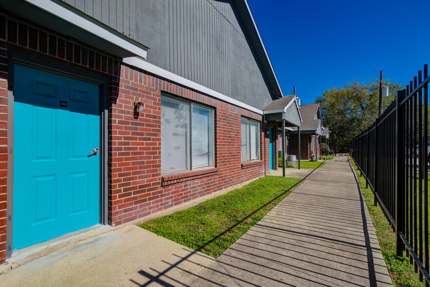 More Photos Of 4107 Almeda Genoa Rd, Houston Apartments For Sale