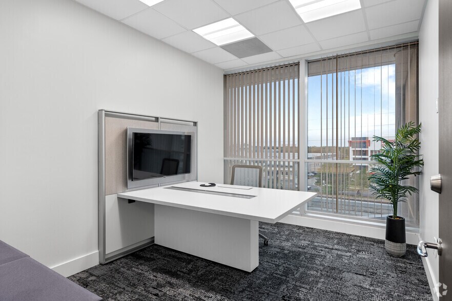 More Photos Of 19495 Biscayne Blvd, Aventura Office For Lease