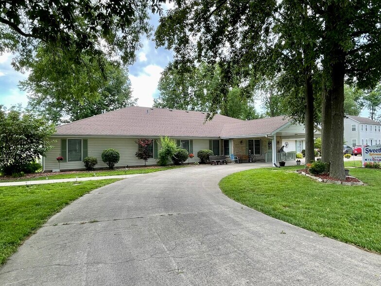More Photos Of 410 Sunset Dr, Vandalia Apartments For Sale