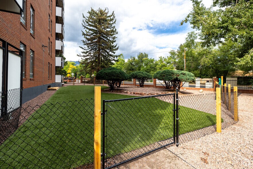 More Photos Of 107 W Cheyenne Rd, Colorado Springs Apartments For Sale