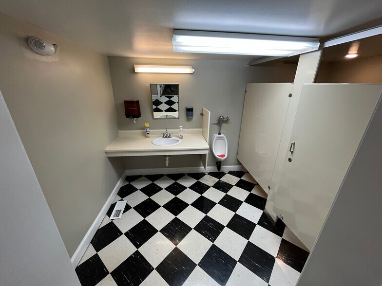 More Photos Of 110 B St, Saint Albans Funeral Home For Sale