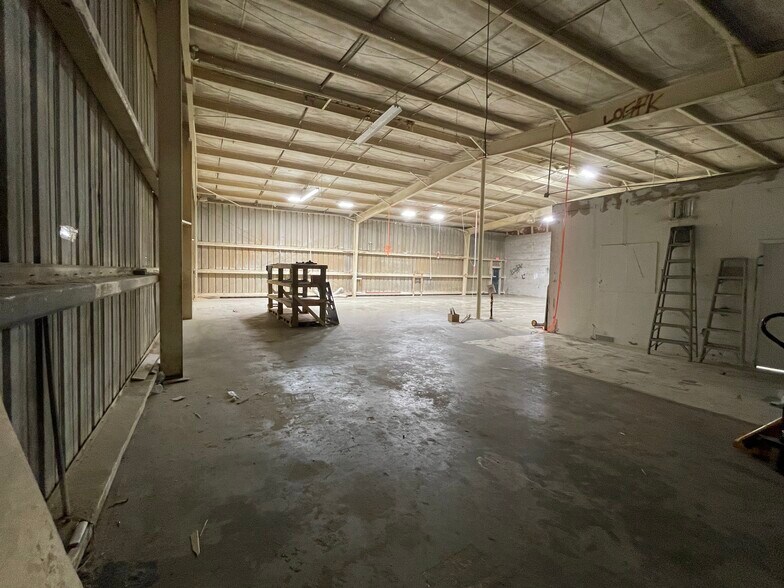 More Photos Of 1750 S Ronald Reagan Blvd, Altamonte Springs Warehouse For Lease