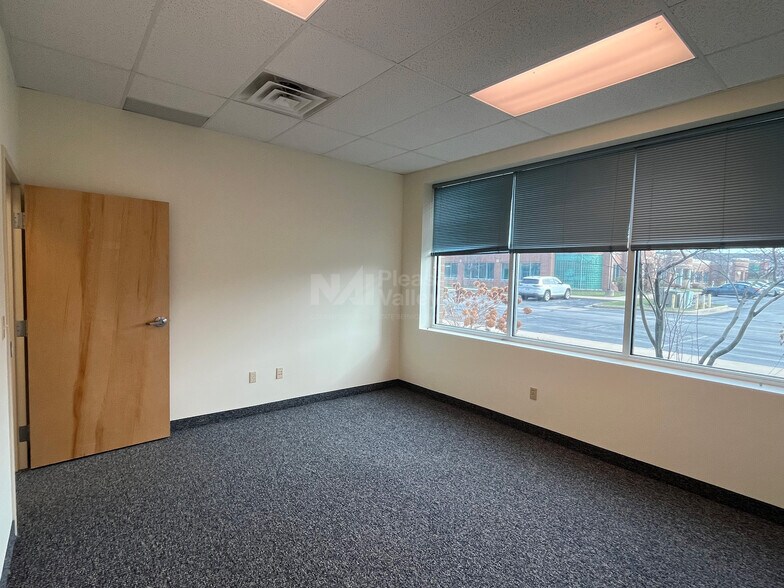 More Photos Of 561-591 Boston Mills Rd, Hudson Unknown For Lease