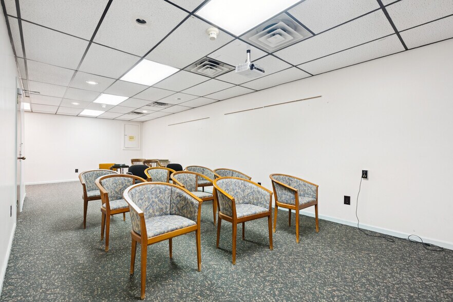 More Photos Of 201-203 E Broadway, Salem Office For Sale