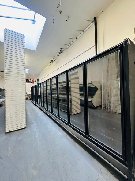 More Photos Of 335-337 Jones St, San Francisco Storefront For Lease