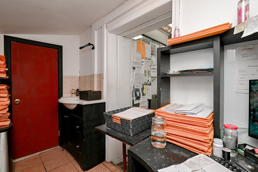 More Photos Of 385 New Park Ave, Hartford Auto Repair For Sale