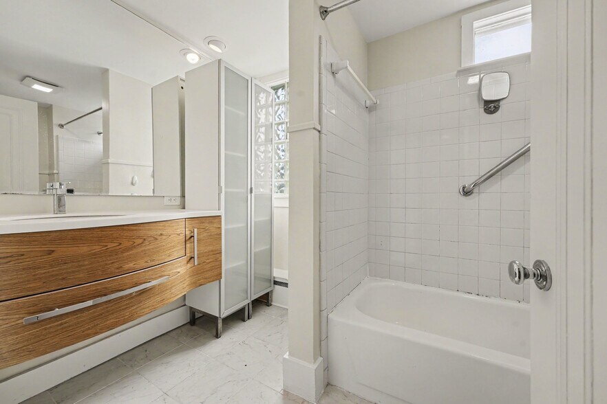 More Photos Of 156 N Worth St, Birmingham Multifamily For Sale