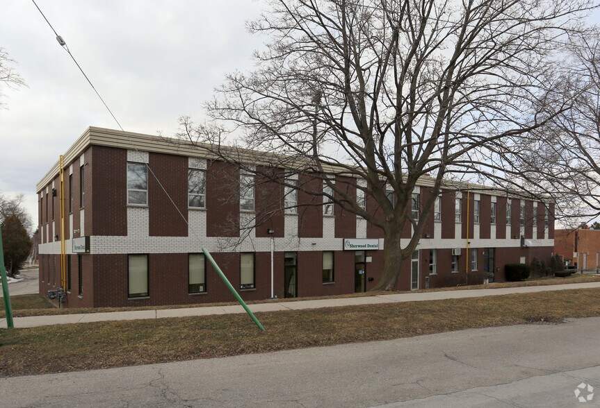 More Photos Of 501 Krug St, Kitchener Storefront Retail Office For Lease