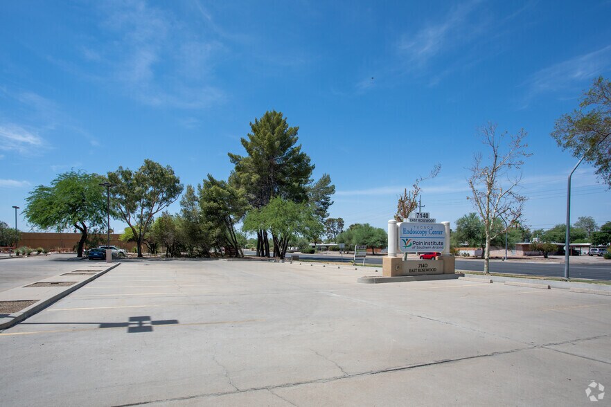 More Photos Of 875 N Kolb Rd, Tucson Medical For Lease