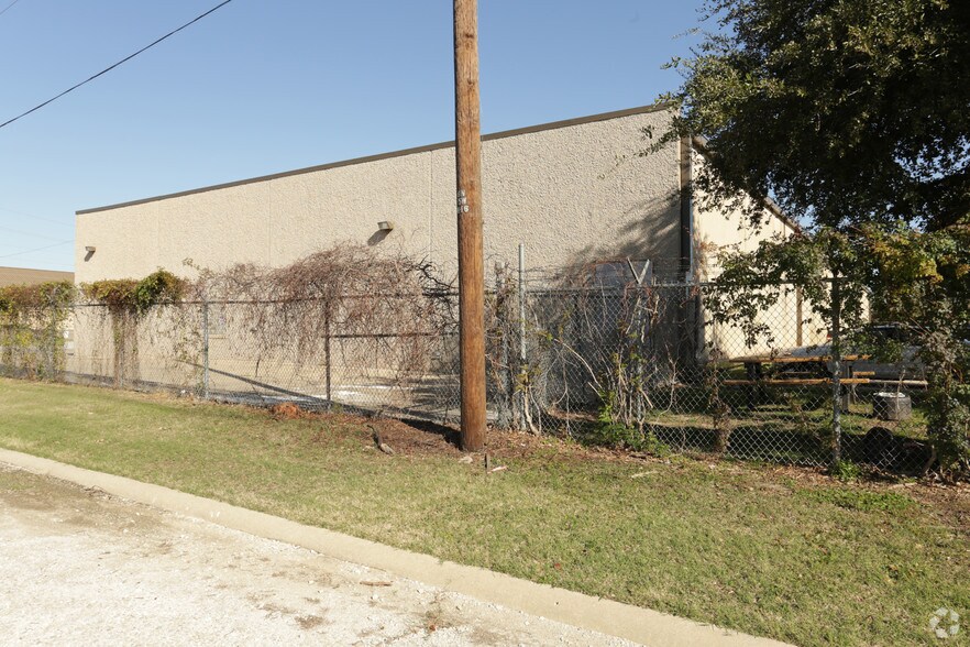 More Photos Of 10465 Shady Trl, Dallas Flex For Sale