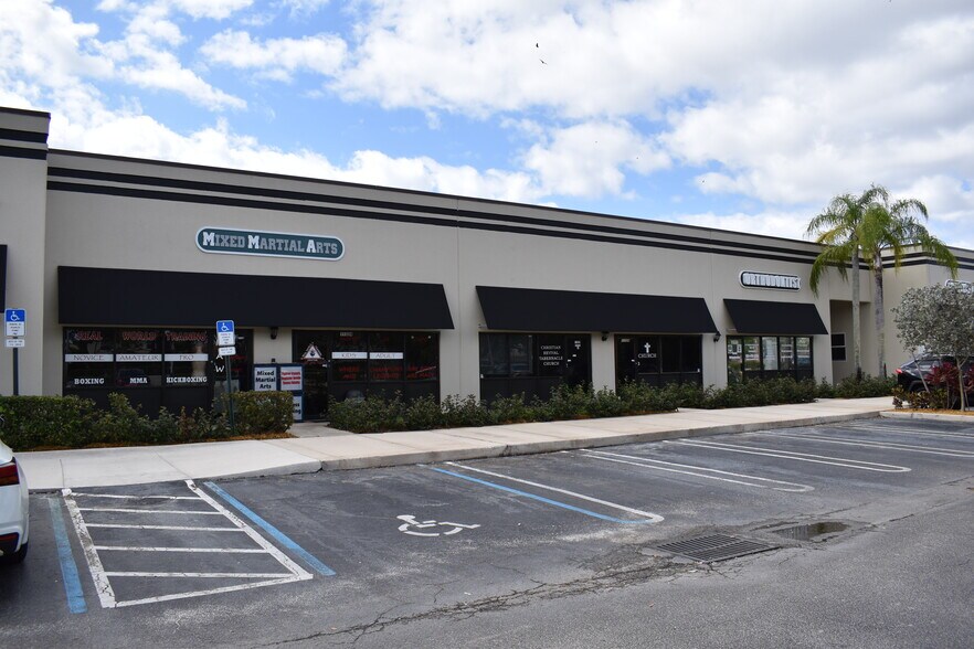 More Photos Of 11300-11354 Wiles Rd, Coral Springs General Retail For Lease