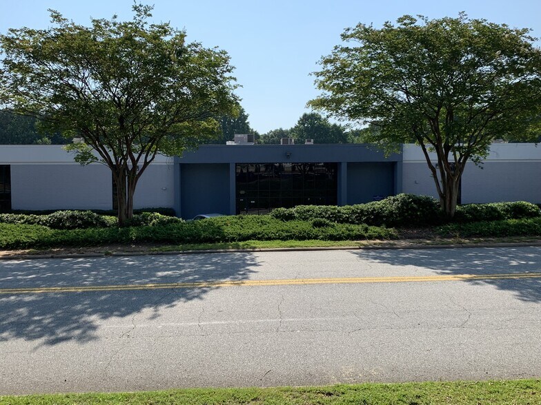 More Photos Of 1625 Rock Mountain Blvd, Stone Mountain Distribution For Lease