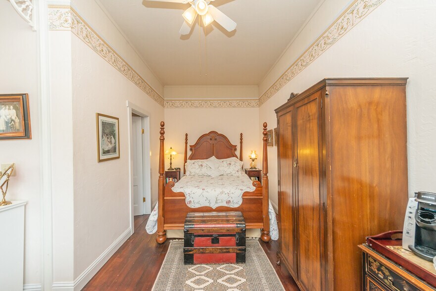 More Photos Of 481 Main St, Weaverville Hotel For Sale