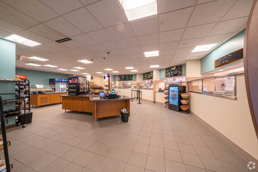 More Photos Of 605 US-169, Plymouth Medical For Lease