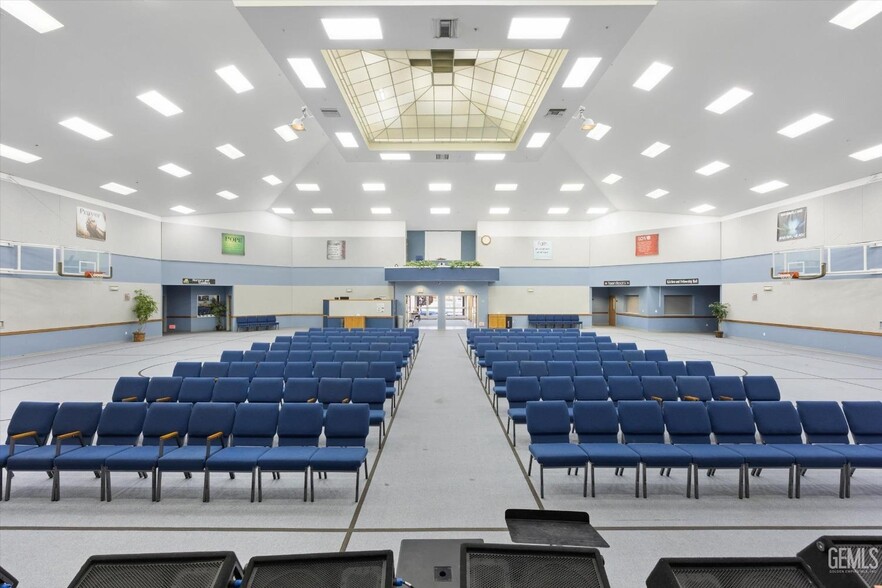 More Photos Of 425 S H St, Bakersfield Religious Facility For Sale