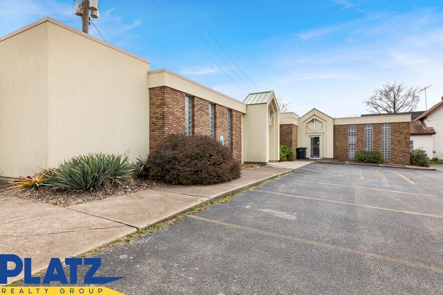 More Photos Of 1114 E Market St, Warren Medical For Sale