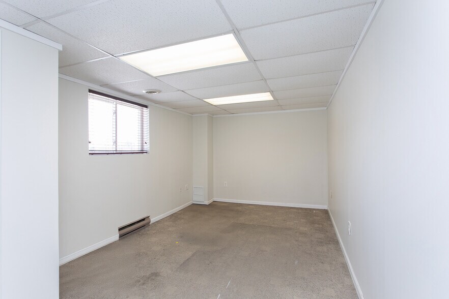 More Photos Of 891 Saratoga Rd, Gansevoort Warehouse For Lease