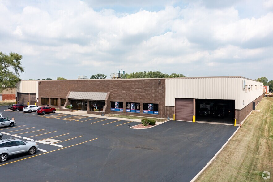 More Photos Of 7630 S Madison St, Willowbrook Warehouse For Lease