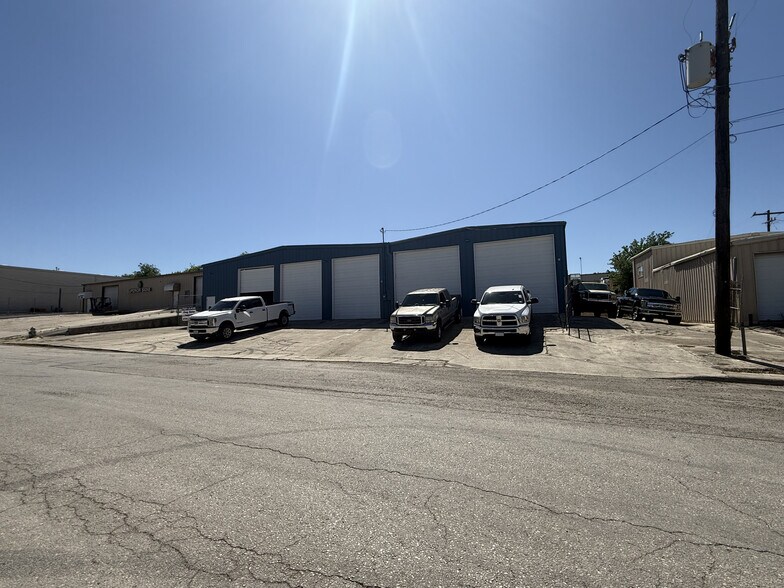 Primary Photo Of 6604 Topper Rdg, San Antonio Service For Lease