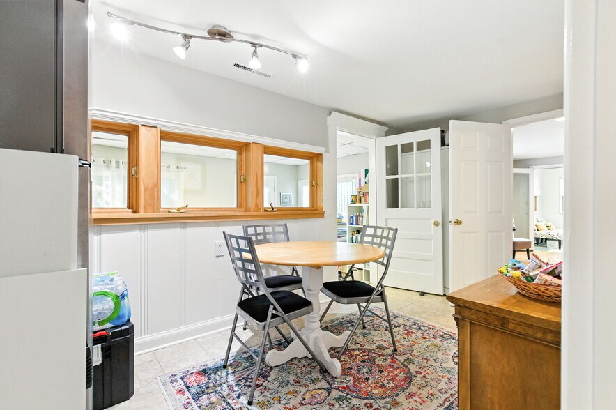 More Photos Of 409 Marquette Dr, Louisville Office For Sale