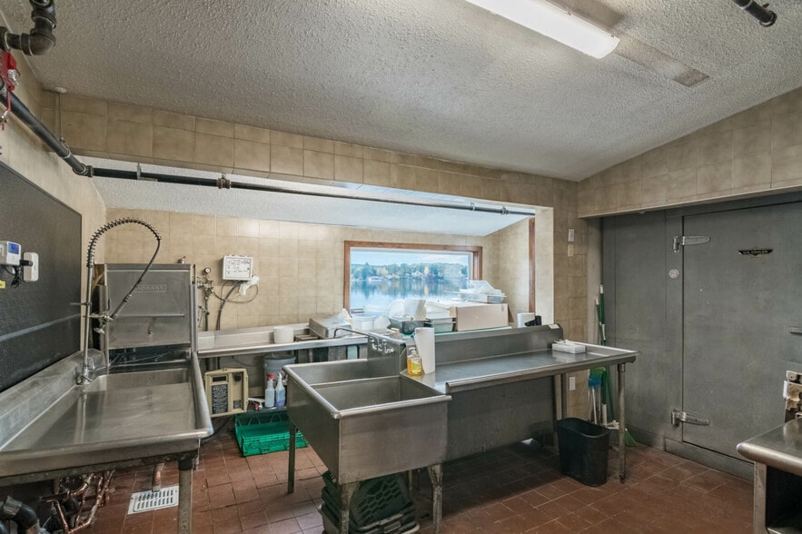 More Photos Of 141 Congamond Rd, Southwick Restaurant For Lease