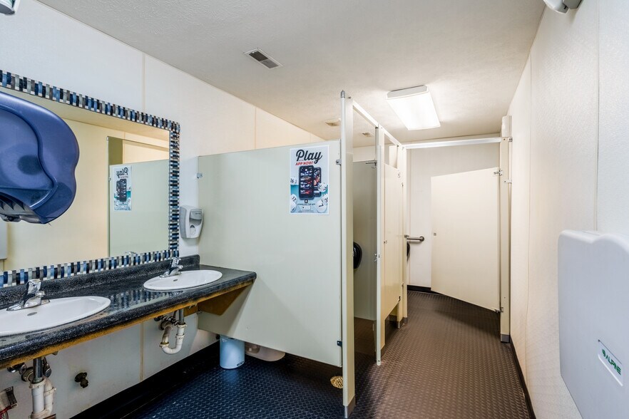 More Photos Of 1600 State St, Blair Restaurant For Sale