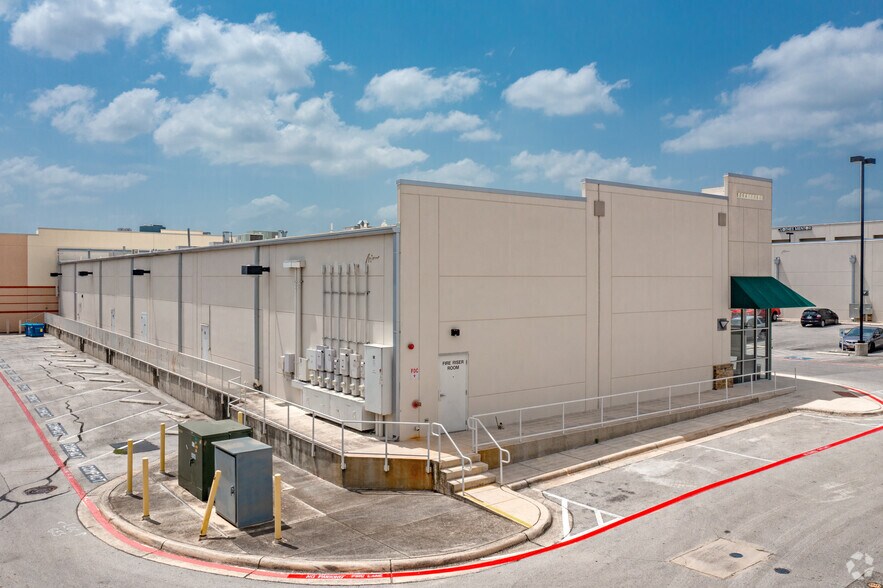 More Photos Of NW Loop 410 @ Blanco Rd, San Antonio Unknown For Lease