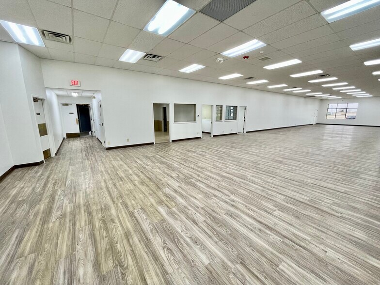 More Photos Of 7358 N Cherryvale Mall Dr, Rockford Storefront Retail Office For Lease