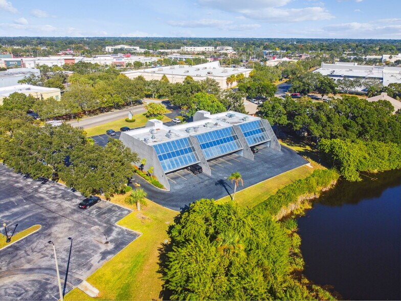 More Photos Of 6740 Crosswinds Dr, Saint Petersburg Coworking Space